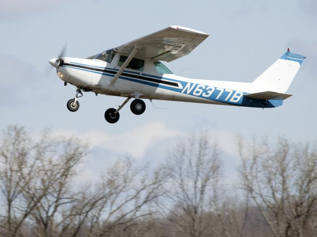 Cessna 152 (N6377B)