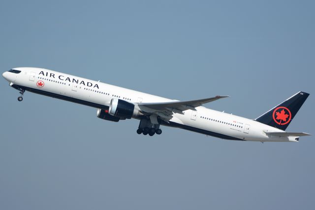 Boeing 777-200 (C-FITW)