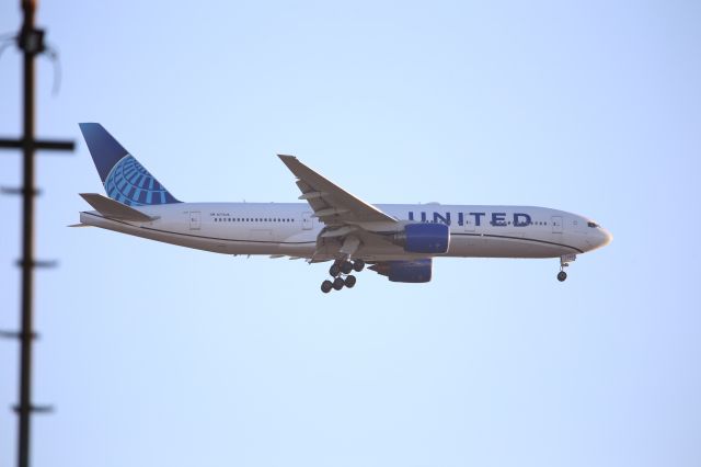 Boeing 777-200 (N776UA)