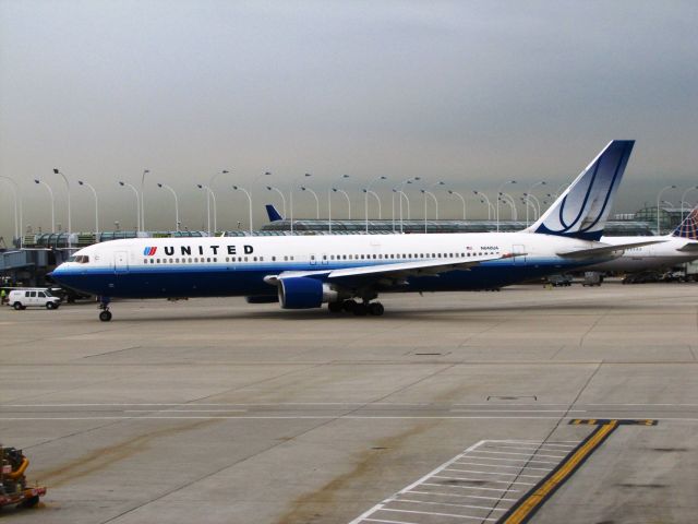 BOEING 767-300 (N648UA)