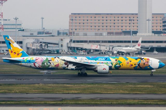 Boeing 777-200 (JA754A) - Pokemon cs