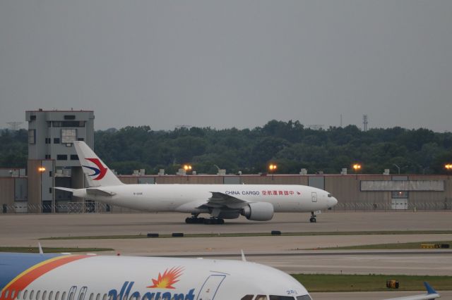BOEING 777-200LR (B-220E) - Weather diversion from ORD! Nice surprise!
