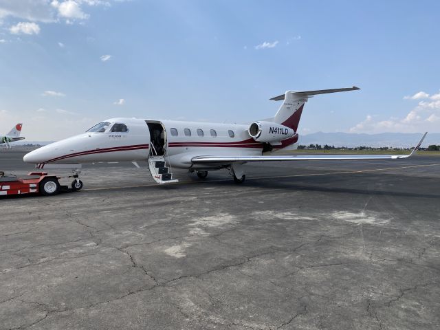 Embraer Phenom 300 (N411LD)