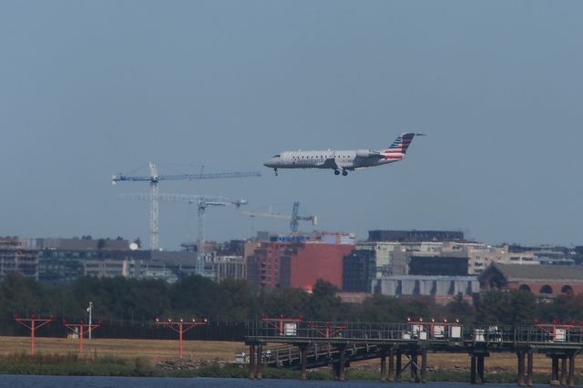 Canadair Regional Jet CRJ-200 (N253PS) - landing on the 5200 foot runway at DCA