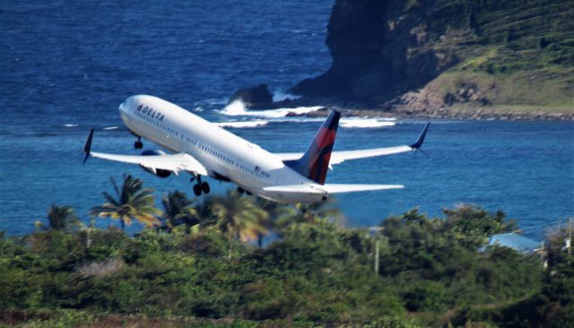 Boeing 737-900 (N851DN)