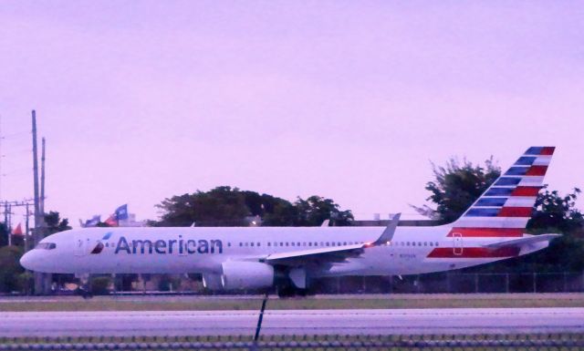 Boeing 757-200 (N193AN)