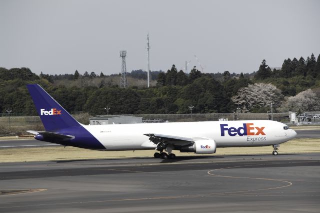 BOEING 767-300 (N101FE) - Landing at Narita Intl Airport R/W34L on 2017/04/10