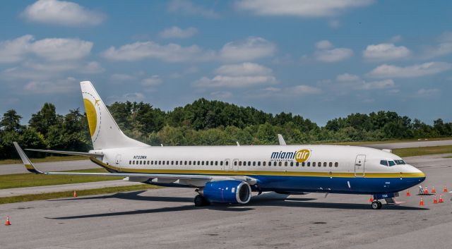 Boeing 737-800 (N733MA)