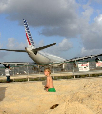 F-GLZU — - Digging in prior to departure of Air France, Airbus 340 on Maho Beach, St. Martin