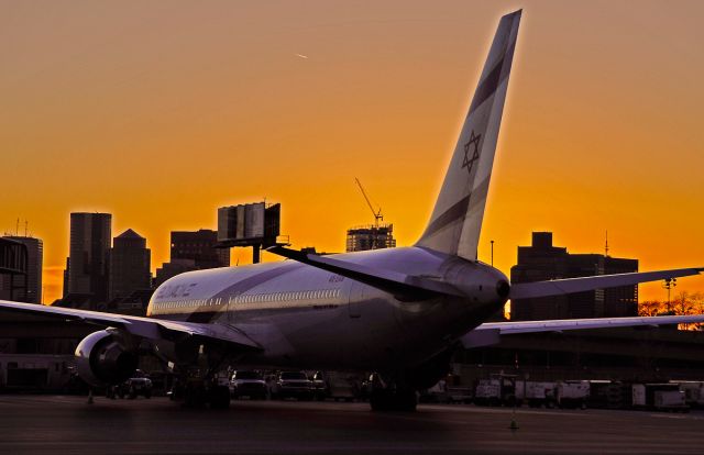 BOEING 767-300 (4X-EAM) - El Al @ KBOS Logan Airport - Non Stop to Tel Aviv 