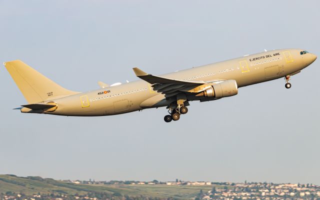 Airbus A330-200 (T2401)