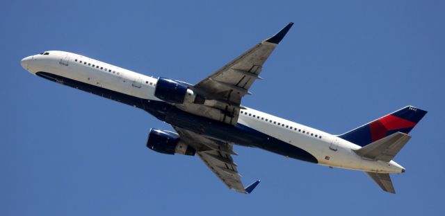 Boeing 757-200 (N542US) - Departure DL #2591 off 30L to KMSP  06-13-2015