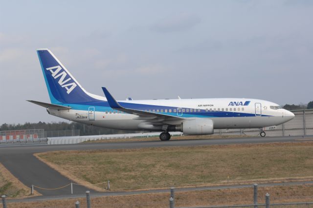 Boeing 737-700 (JA03AN) - Taxing at Narita Intl Airport on 2007/1/3 ANA c/s