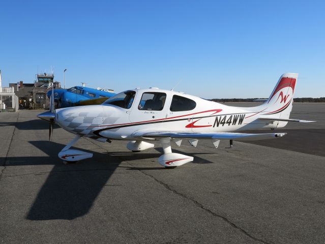 Cessna Skylane (N44WW) - A very nice Cirrus.