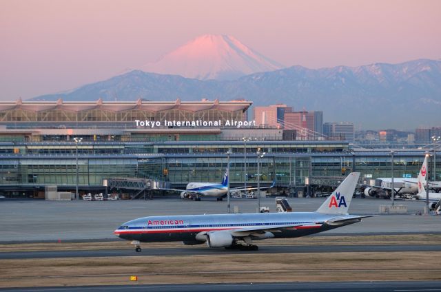 Boeing 777-200 (N798AN) - 2013/1/29