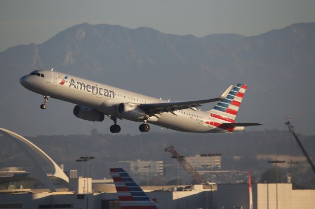 Airbus A321 (N134AN)