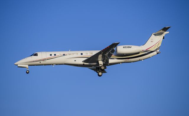 Embraer ERJ-135 (N538M) - Arriving KDPA rwy 20R