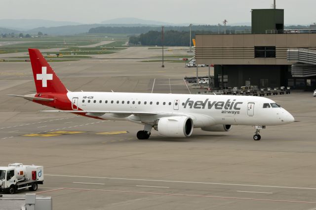 Embraer E190-E2 (HB-AZB)