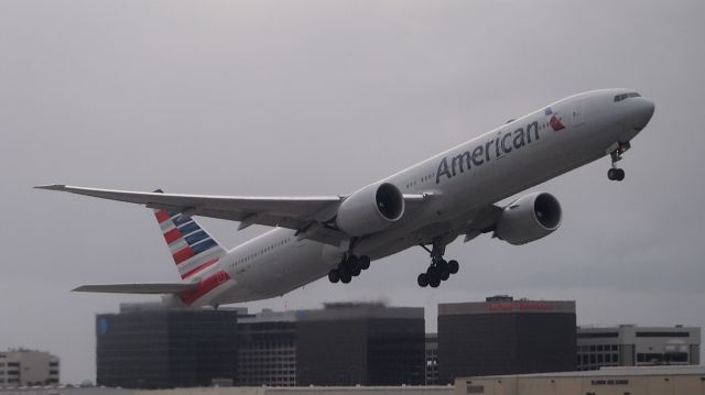 BOEING 777-300ER (N717AN)