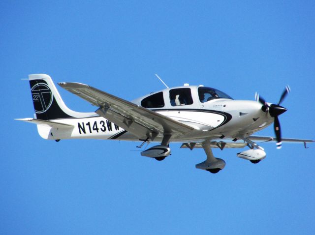 Cirrus SR-22 (N143WW) - Landing on RWY 20R