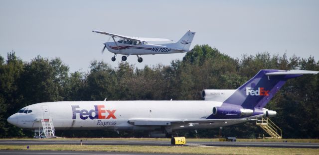 BOEING 727-200 (N236FE)