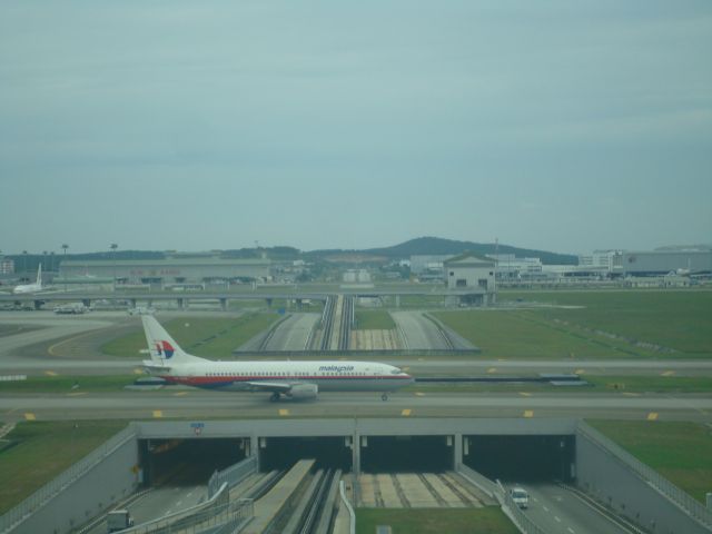 BOEING 737-400 (9M-MMQ) - TAKEN AT THE KLIA VIEWING GALLERY