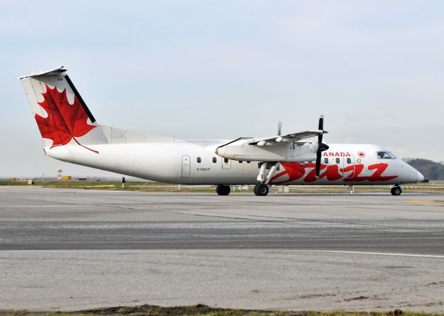 de Havilland Dash 8-300 (C-FACT)