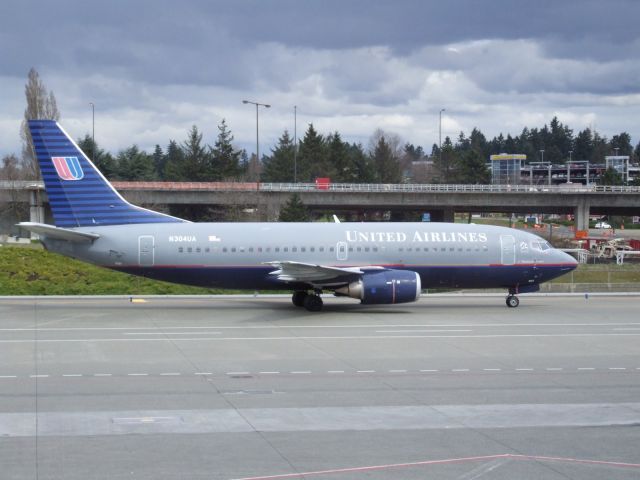 BOEING 737-300 (N304UA)
