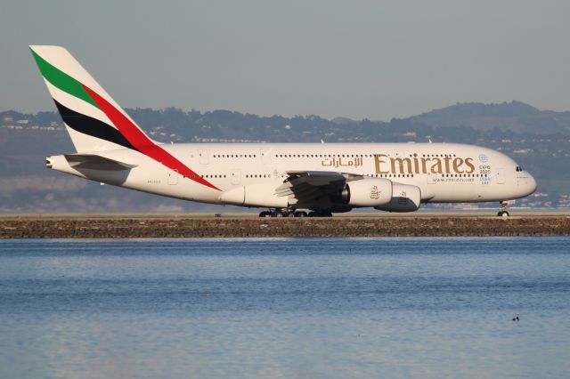 Airbus A380-800 (A6-EEU)