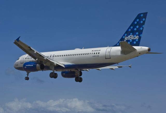 Airbus A320 (N559JB) - AIRBUS A320-232