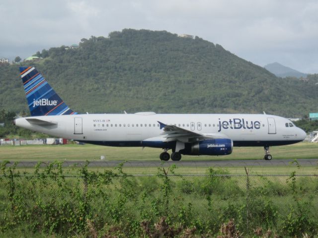 Airbus A320 (N593JB)