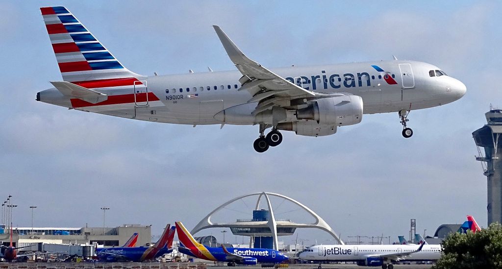 Airbus A319 (N9010R)