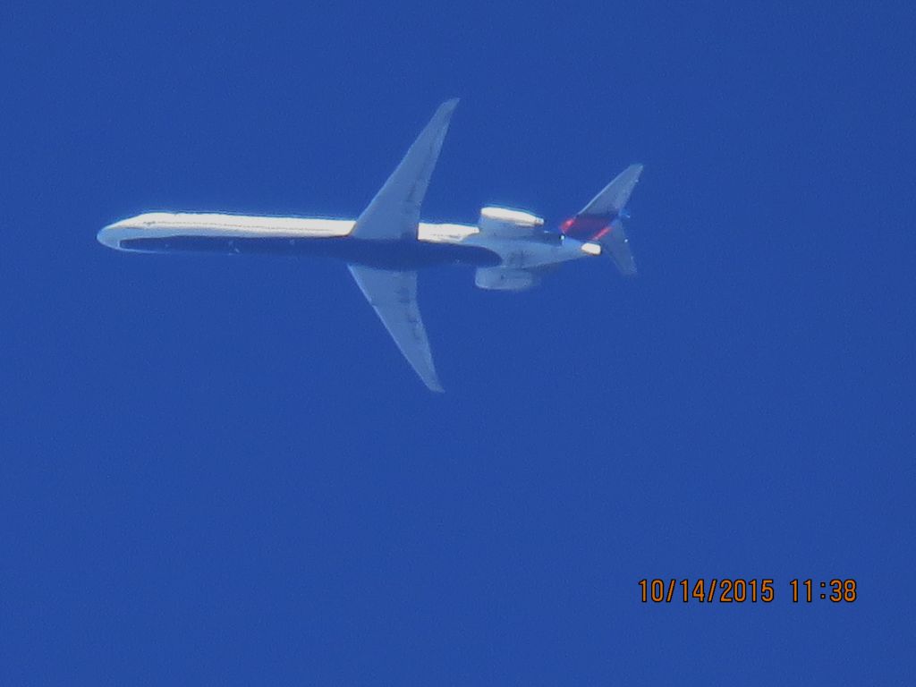 McDonnell Douglas MD-90 (N919DN)
