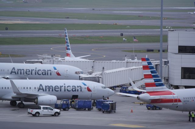 Boeing 737-800 (N934NN)