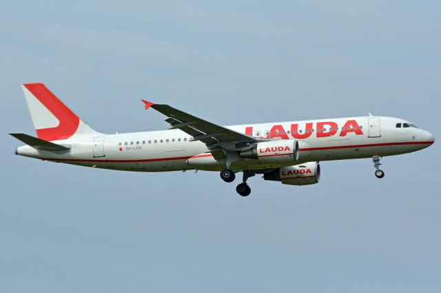 Airbus A320 (9H-LOA) - Kongelundsfortet RWY04L