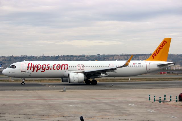 Airbus A321neo (TC-RBO) - Taxiing to depart rwy 36R on 10-Feb-25 operating flight PGT1100 to LTFJ.