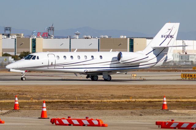 Cessna Citation Sovereign (N422ML) - "DC Jets" sign in the back