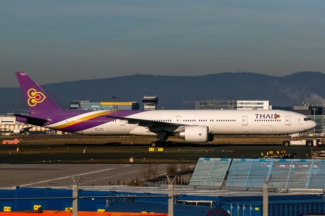 BOEING 777-300ER (HS-TKU)