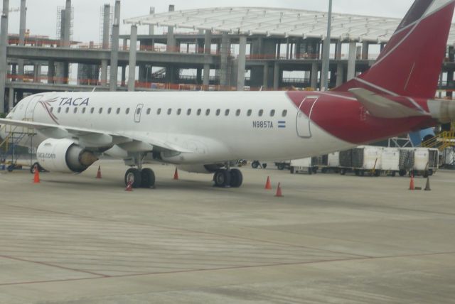 Embraer ERJ-190 (N985TA)