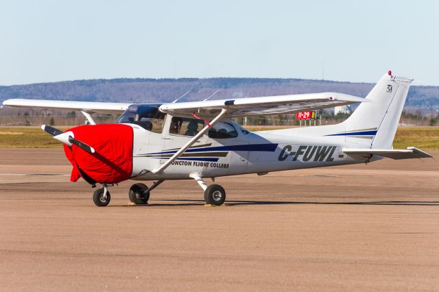 Cessna 152 (C-FUWL)