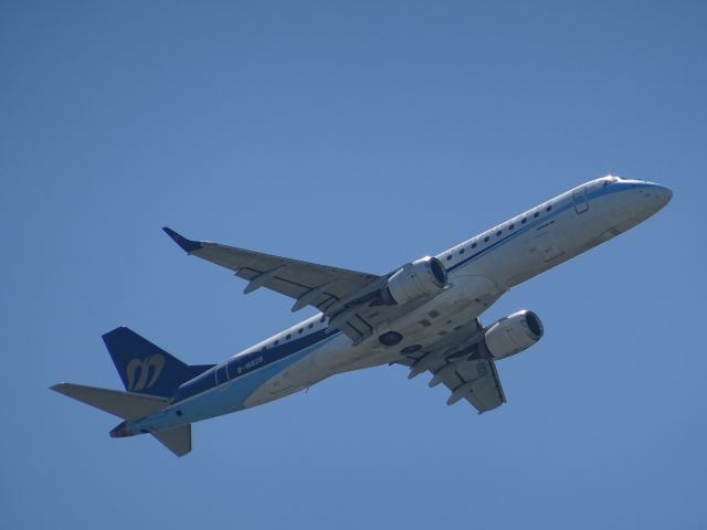 Embraer ERJ-190 (B-16828)