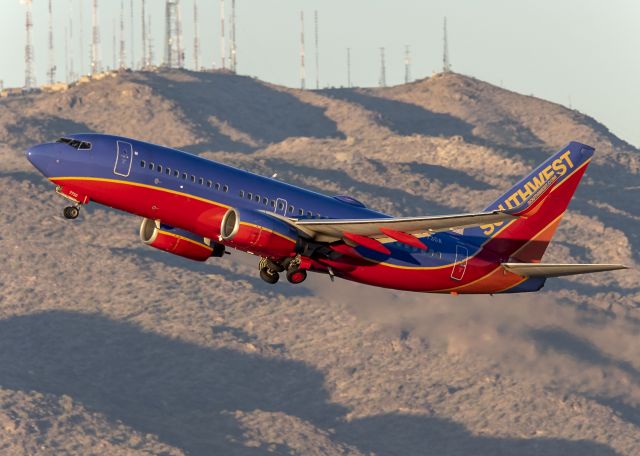 Boeing 737-700 (N7730A)