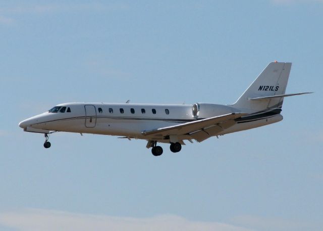 Cessna Citation Sovereign (N121LS) - Landing on Rwy 14 at Shreveport Regional.