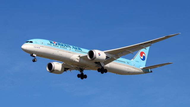 Boeing 787-9 Dreamliner (HL8084) - 787-9 on short final at BOS