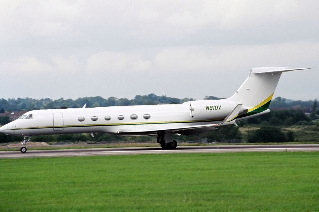 Gulfstream Aerospace Gulfstream V (N910V) - Departing rwy 26 on 15-Jul-04.br /br /Reregistered VP-BEP then N886DT 22-Mar-08 and N328MM 10-Dec-11.