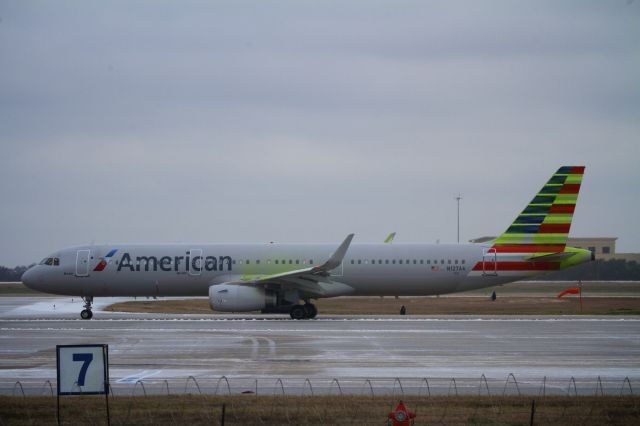 Airbus A321 (N127AA) - American Airlines winter colors