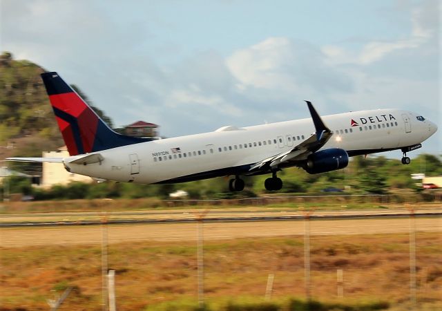 Boeing 737-900 (N891DN)