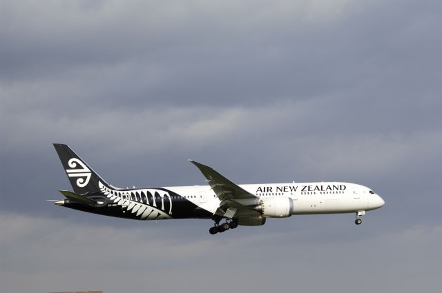 Boeing 787-9 Dreamliner (ZK-NZC) - Final Approach to Narita Intl Airport Rwy16R on 2016/04/30