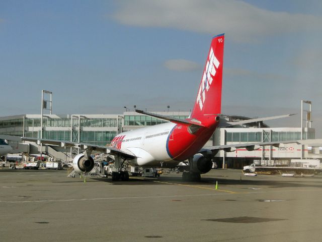 Airbus A330-300 —