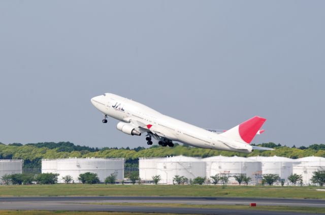 Boeing 747-400 (JA8085)